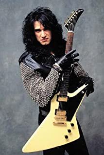 How tall is Bruce Kulick?
